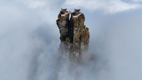 Вид с высоты птичьего полета на гору Фаньцзин, Китай. - Sputnik Грузия