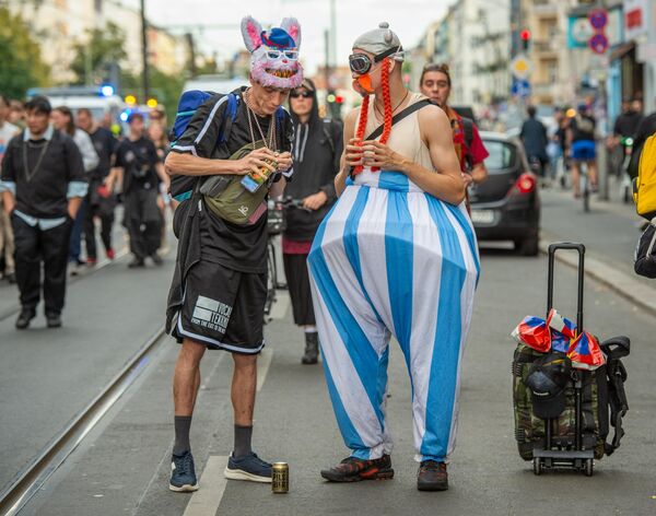 Участники танцевального марша в поддержку акции &quot;Кто владеет городом?&quot; протестуют против упадка культуры в Берлине. - Sputnik Грузия