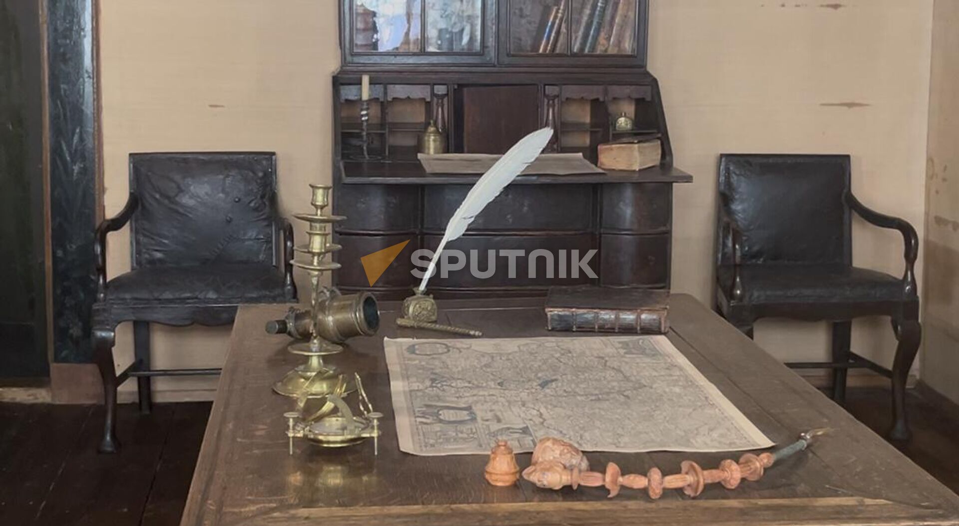 Кабинет в доме Петра I - Sputnik Грузия, 1920, 18.09.2025