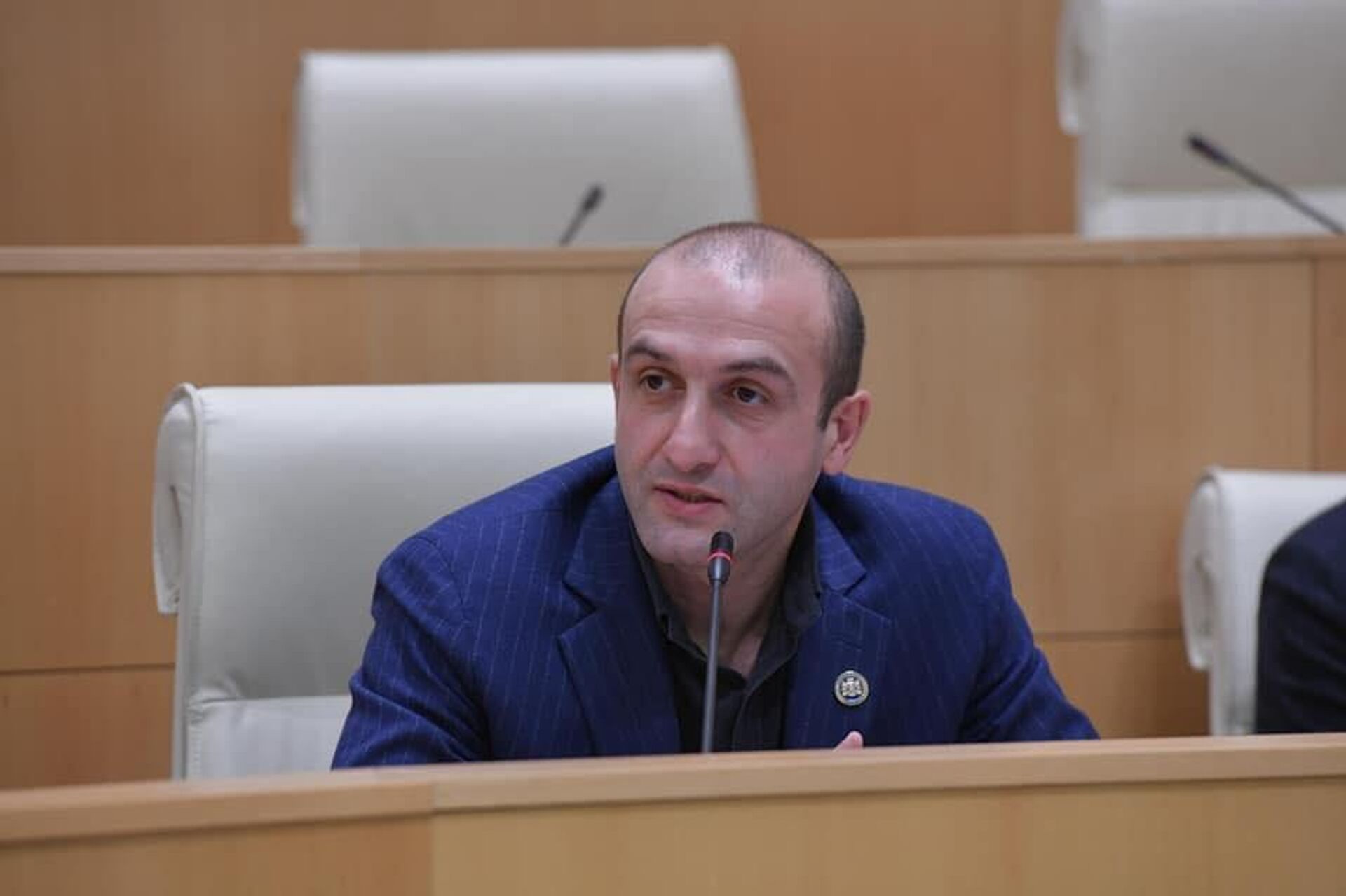 Оппозиционный кандидат на выборах в мэры Тбилиси от партии Гирчи Яго Хвичия - Sputnik Грузия, 1920, 03.03.2026