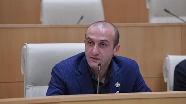Оппозиционный кандидат на выборах в мэры Тбилиси от партии Гирчи Яго Хвичия - Sputnik Грузия