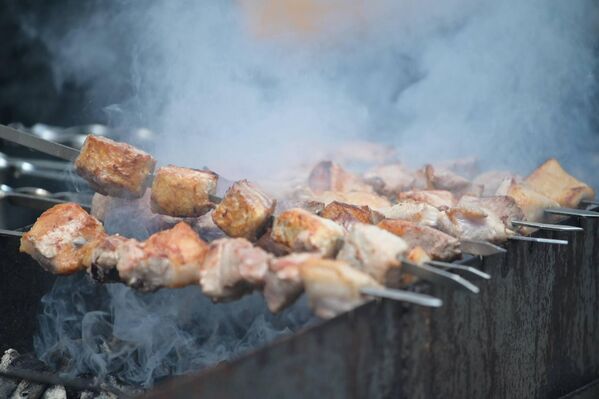 Вкус Тбилиси: аромат шашлыка и хлеба из тонэ. - Sputnik Грузия
