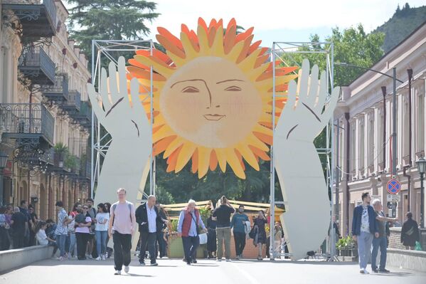 Тбилисоба проходит сразу на двух локациях – на площади Орбелиани и в парке Рике. - Sputnik Грузия