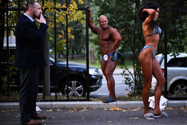 Участники соревнований чемпионата Москвы по бодибилдингу 2025 - Sputnik Грузия