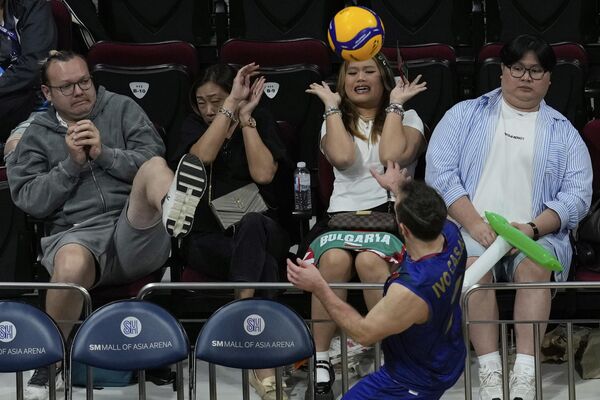 Зрители во время матча на чемпионате мира по волейболу, Филиппины. - Sputnik Грузия