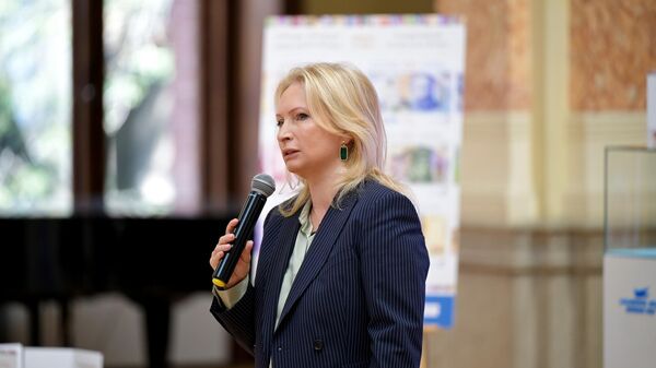 Президент Национального банка Натия Турнава на презентации юбилейной почтовой марки, выпущенной в связи с 30-летием лари - Sputnik Грузия
