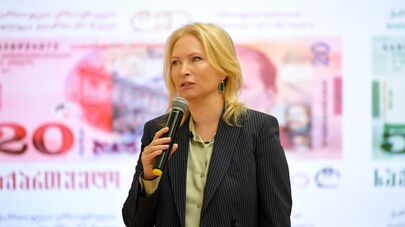 Президент Национального банка Натия Турнава на презентации юбилейной почтовой марки, выпущенной в связи с 30-летием лари