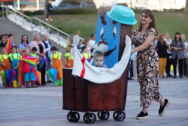 Участники парада-конкурса детских колясок в Пятигорске, Россия - Sputnik Грузия