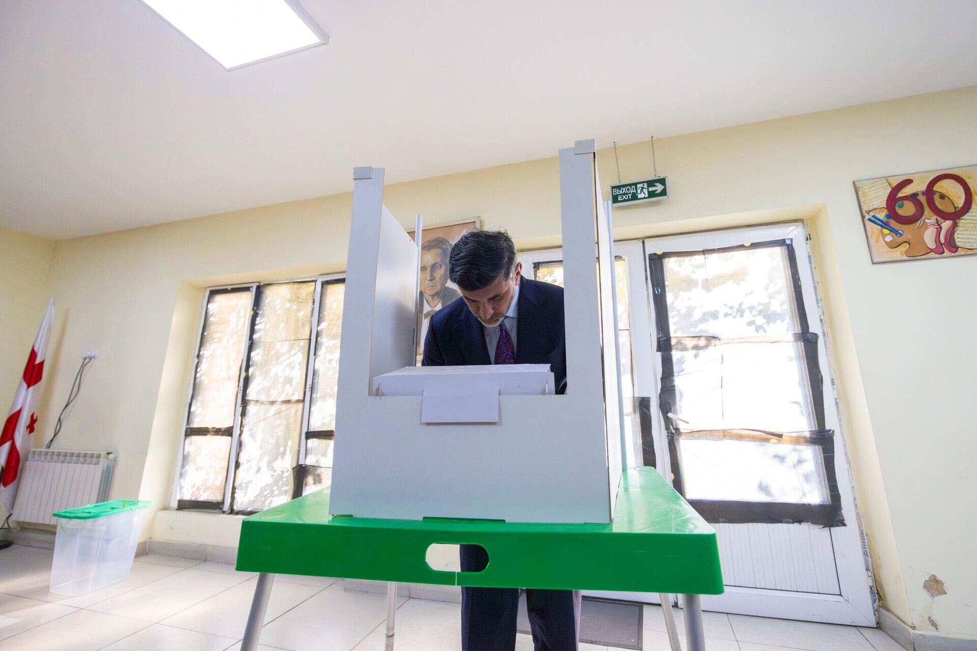 Мэр Каха Каладзе проголосовал на муниципальных выборах в Грузии 2025 - Sputnik Грузия, 1920, 04.10.2025