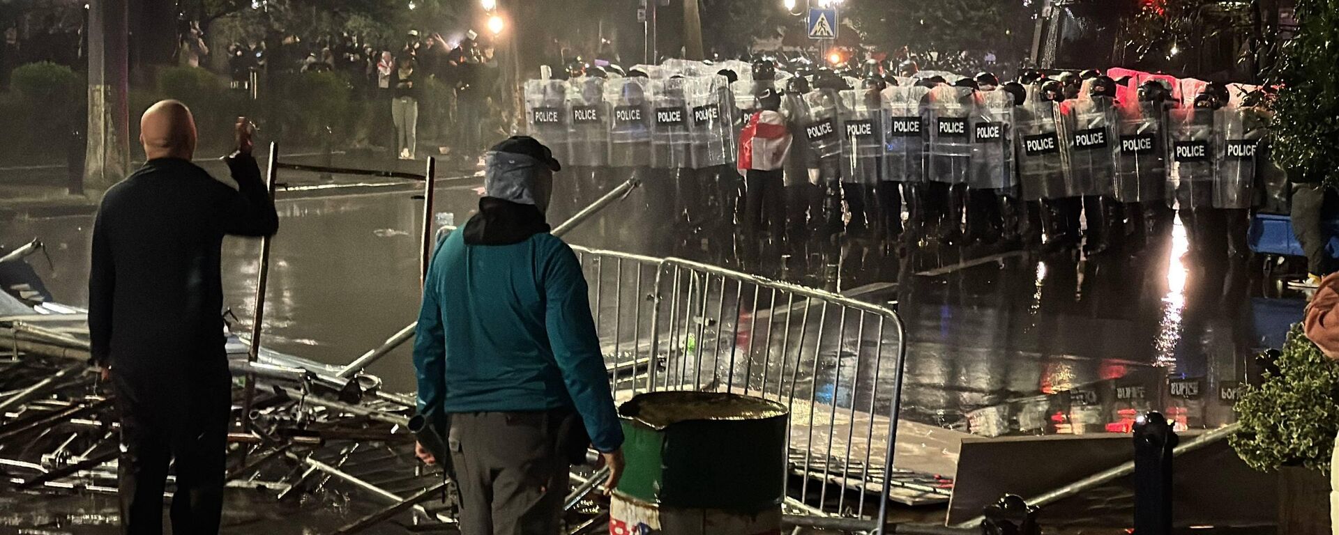 Митинг оппозиции. Разгон митинга у администрации президента Грузии 4 октября 2025 года - Sputnik Грузия, 1920, 04.10.2025