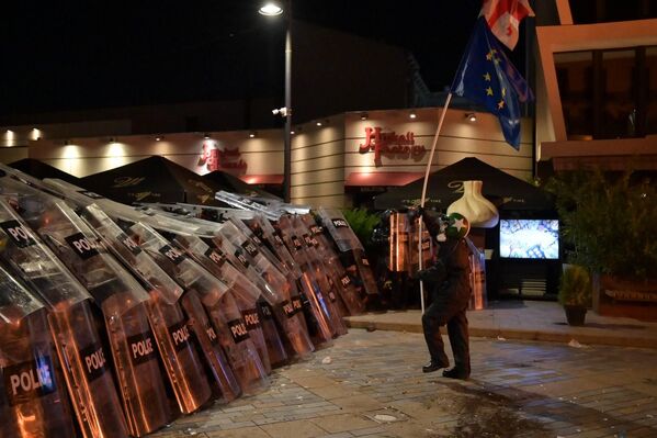 В частности, экс-президент Грузии осудила нападение на резиденцию президента. - Sputnik Грузия