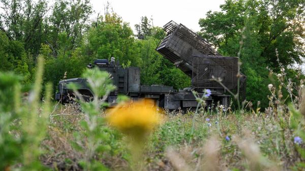 Тяжелая огнеметная система ТОС-2 Тосочка - Sputnik Грузия