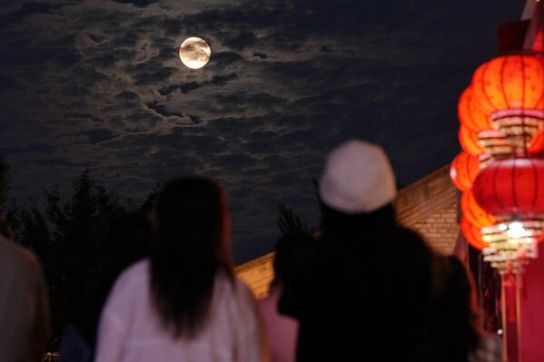Полная Луна в Пекине. - Sputnik Грузия