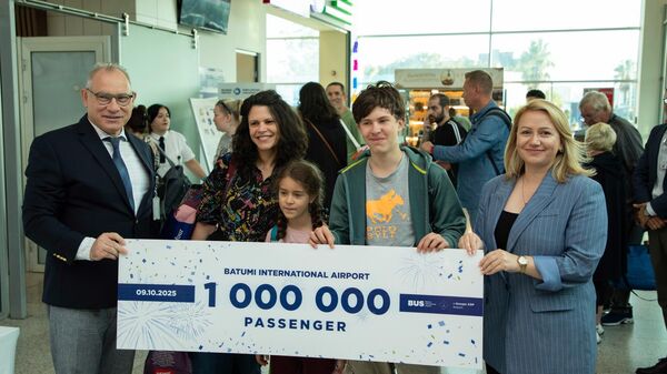 В аэропорту Батуми встретили миллионного пассажира - Sputnik Грузия