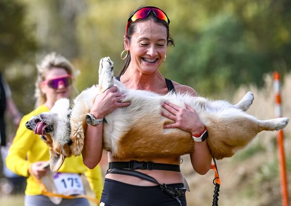 Кросс &quot;Быстрый пес&quot; в природно-историческом парке &quot;Битцевский лес&quot; в Москве.  - Sputnik Грузия
