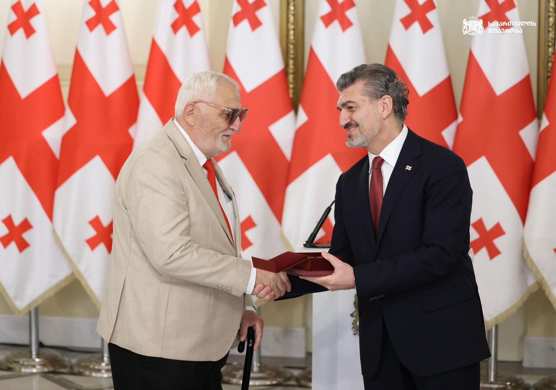 Президент Грузии Михаил Кавелашвили наградил 26 представителей сферы культуры орденами Чести и Сияния за особый вклад в развитие культуры - Sputnik Грузия, 1920, 11.10.2025