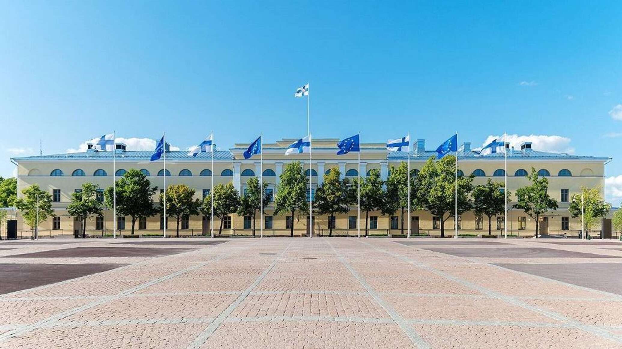 დიპლომატიური სკანდალი არ ცხრება: პრემიერმა ფინელი დიპლომატის მიწვევაზე უარი თქვა