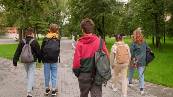 Забота о детях в Грузии и уровень детской нищеты в стране - видео - Sputnik Грузия