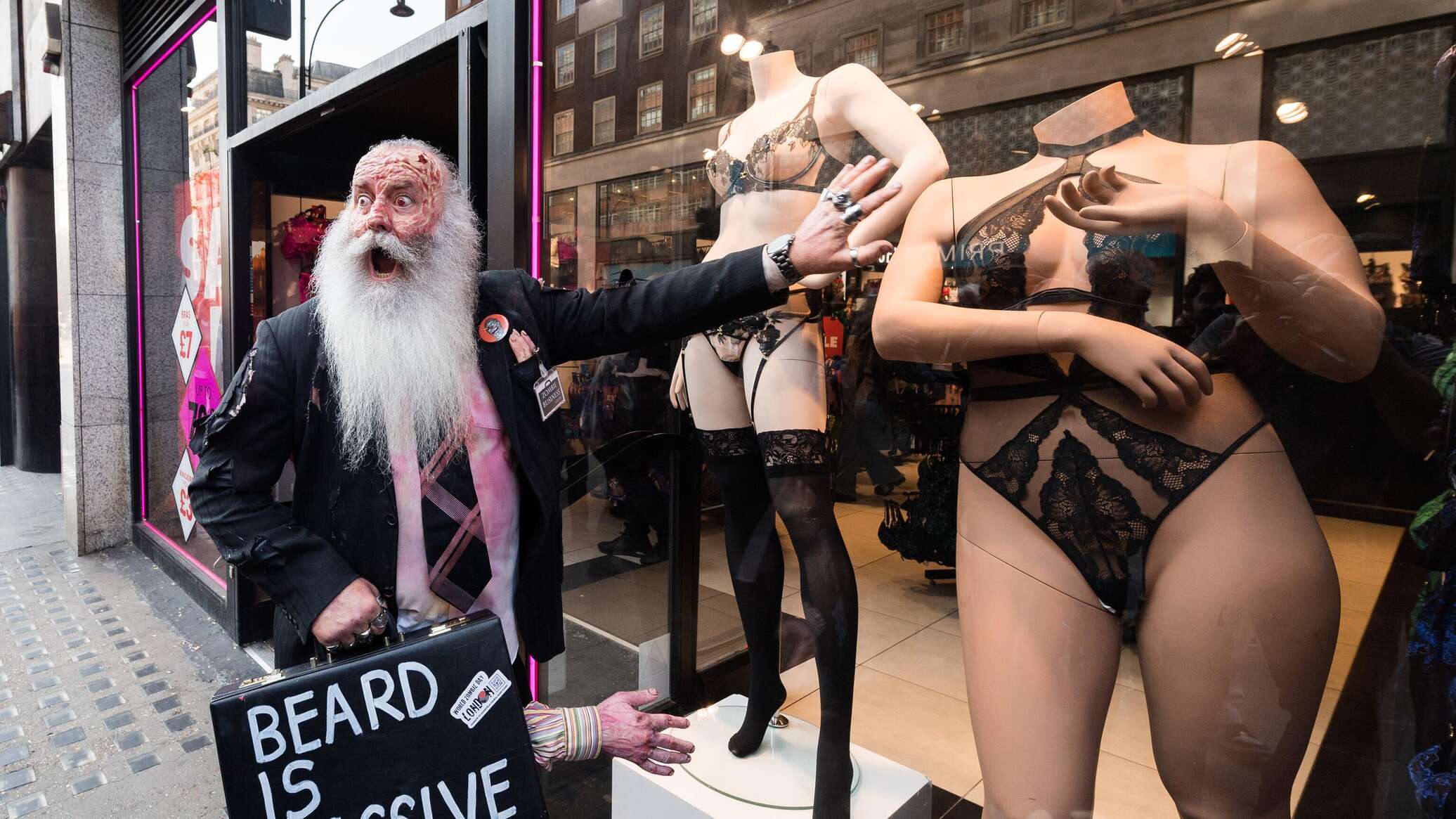 ნაზი ამბორი და სელფი აქცენტით: კვირის ყველაზე სასაცილო ფოტოები