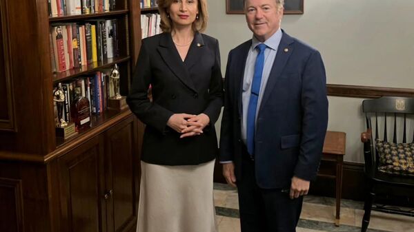 საქართველოს ელჩი ამერიკის შეერთებულ შტატებში თამარ ტალიაშვილი და სენატორი რენდ პოლი - Sputnik საქართველო
