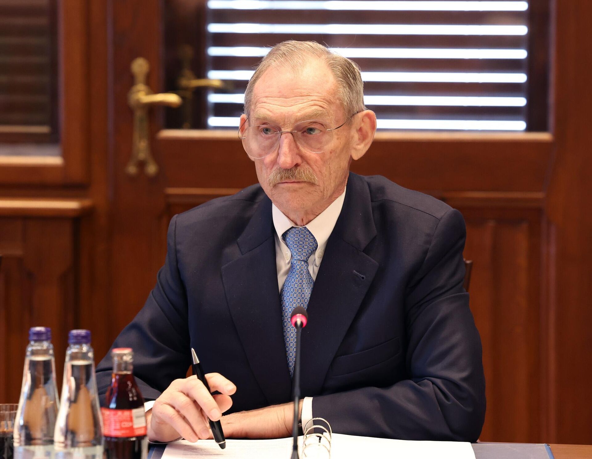 Министр внутренних дел Грузии Гела (Гека) Геладзе на встрече со своим венгерским коллегой Шандором Пинтером в Будапеште - Sputnik Грузия, 1920, 28.10.2025