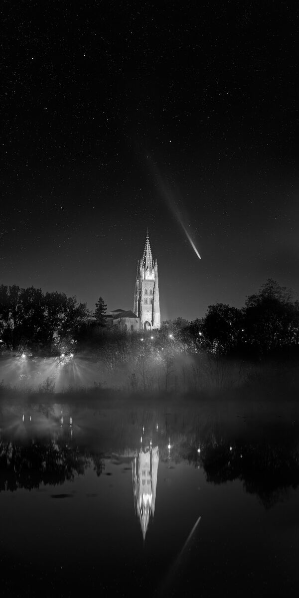 Снимок "Мистическая комета" фотографа Вольфганга Аутексье. Снимок "Мистическая комета" фотографа Вольфганга Аутексье. - Sputnik Грузия