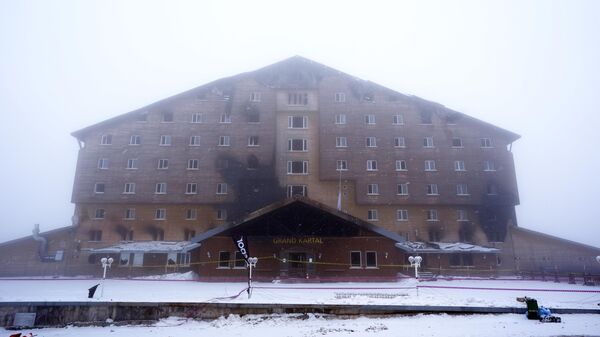 Сгоревший отель Grand Kartal в Турции - Sputnik Грузия