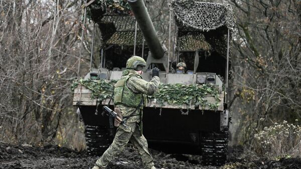 Военнослужащие расчета самоходной пушки 2С7 Пион - Sputnik Грузия