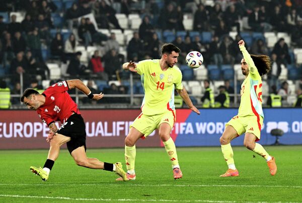 После пяти матчей сборная Грузии набрала три очка и занимает третье место в группе Е. Испания заработала 15 очков в пяти встречах и располагается на первой строчке. - Sputnik Грузия