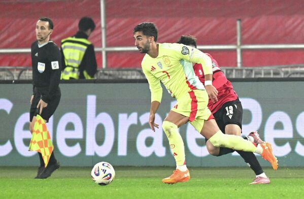 Счет в матче открыл нападающий Микель Оярсабаль на 11 минуте, реализовав пенальти. Полузащитник Мартин Субименди забил второй гол на 22 минуте. Форвард Ферран Торрес отличился на 35 минуте, доведя счет до разгромного. Во втором тайме Оярсабаль оформил дубль на 63 минуте. - Sputnik Грузия