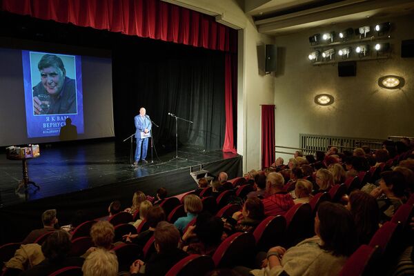 Вечер памяти журналиста и поэта Владимира Головина состоялся в Малом зале Тбилисского русского театра им А. Грибоедова.  - Sputnik Грузия