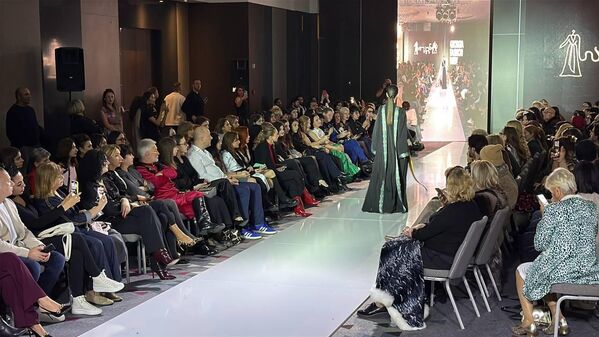 Показы новых моделей в рамках Тбилисской недели моды привлекают внимание мировых модных изданий и известных блогеров. - Sputnik Грузия