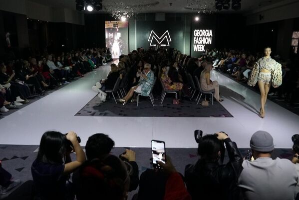 Свои коллекции гостям представили грузинские и зарубежные дизайнеры. - Sputnik Грузия