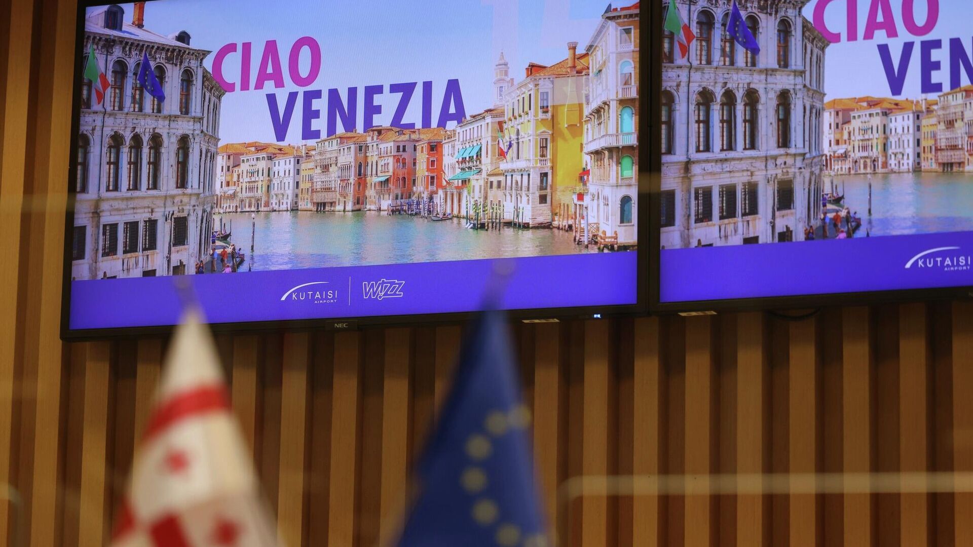 Wizz Air выполнил первый прямой регулярный рейс из Венеции в Кутаиси Wizz Air выполнил первый прямой регулярный рейс из Венеции в Кутаиси - Sputnik Грузия, 1920, 03.12.2025
