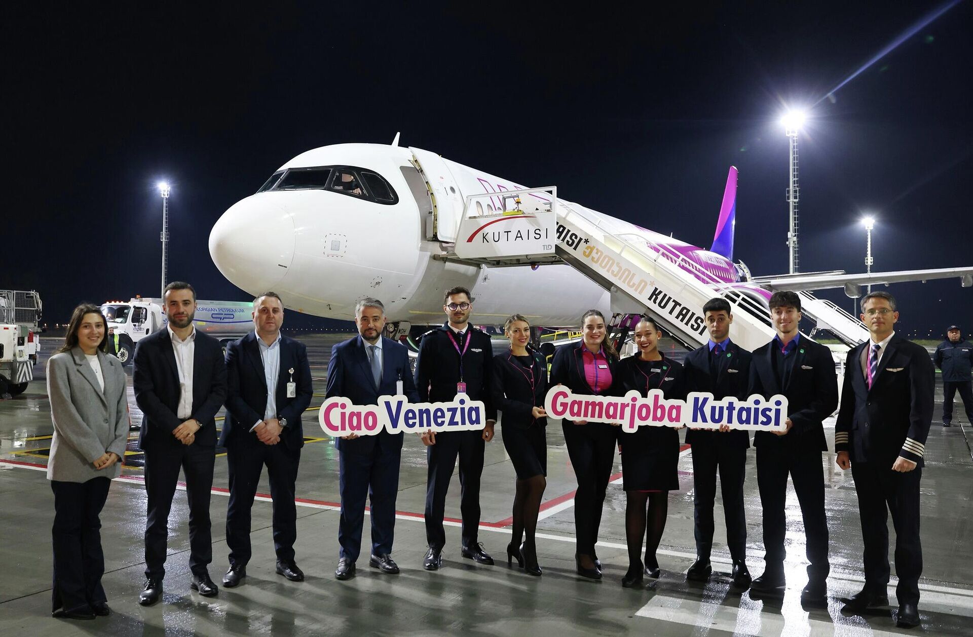 Wizz Air выполнил первый прямой регулярный рейс из Венеции в Кутаиси - Sputnik Грузия, 1920, 03.12.2025