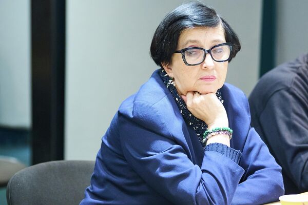 "То, что заставляет нас делать Запад, для него приемлемо. Да, пускай, мы вас не трогаем. Но и вы не трогайте нас. У нас больше история, чем у вас, более древний язык. Если вы наш партнер, то дайте нам самим решить, нравится мне это или нет. И если мне это не нравится, не ведите себя как террористы, угрожая что-то сделать", – заявила Байя Амашукели. - Sputnik Грузия