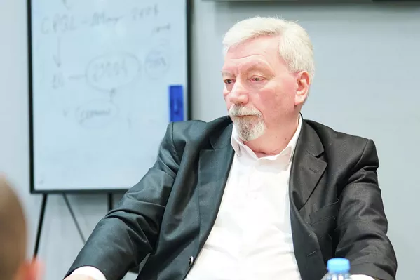 "Никто на Западе никогда не думал о том, что мы станем членом НАТО или даже членом Европейского союза. Но нам говорили, что двери открыты. Зачем они нам лгали? Они хотели, чтобы мы не смотрели в другом направлении, чтобы мы были отрезаны и изолированы от России. На самом деле это был американский сценарий: если мы потеряем территории, с Россией у Грузии начнется вечная вражда, а к Западу она после этого будет привязана навсегда", – отметил Кварацхелия. - Sputnik Грузия