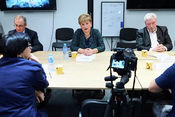 Доктор политических наук Тамар Кикнадзе отмечает – вмешательство в дела Грузии началось давным-давно, еще когда стране пообещали вступление в НАТО и ЕС: - Sputnik Грузия