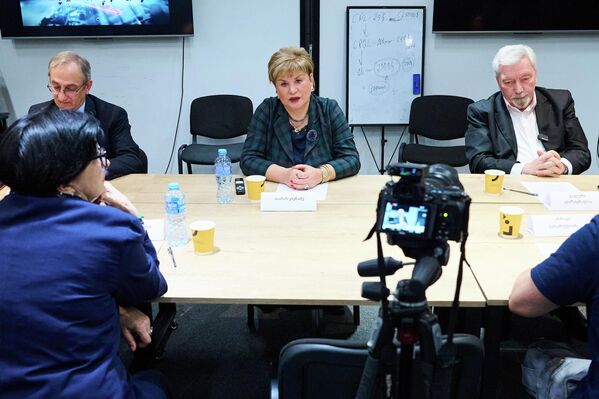 Доктор политических наук Тамар Кикнадзе отмечает – вмешательство в дела Грузии началось давным-давно, еще когда стране пообещали вступление в НАТО и ЕС: - Sputnik Грузия