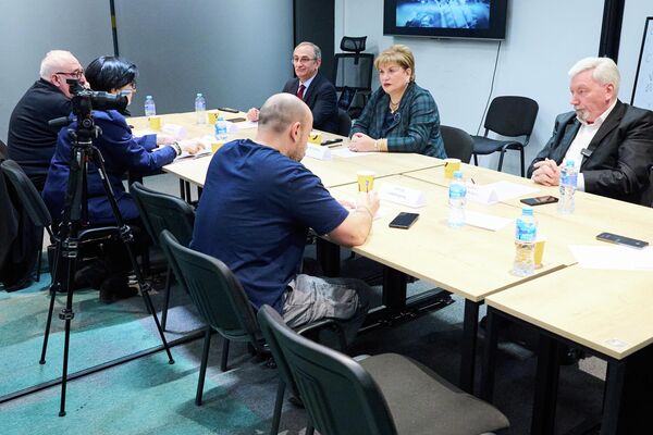 Профессор, доктор философских наук, журналист Валерий Кварацхелия на встрече отметил, что ранее США и страны Запада активно навязывали Грузии свою идеологию и приоритеты внешней политики. - Sputnik Грузия