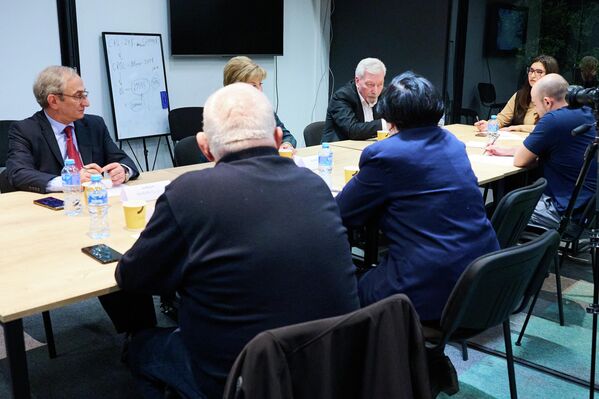 Сейчас Грузия сталкивается с проблемой построения сильного грузинского государства, которое должно быть основано на определенной идее, считает Мдзинарашвили. "Раньше существовала одна национальная идея – независимость страны. Но какая национальная идея у Грузии в течение последних 35 лет? Какая идея объединяет нас, после того как Грузия стала независимой?" – задается вопросом он. - Sputnik Грузия