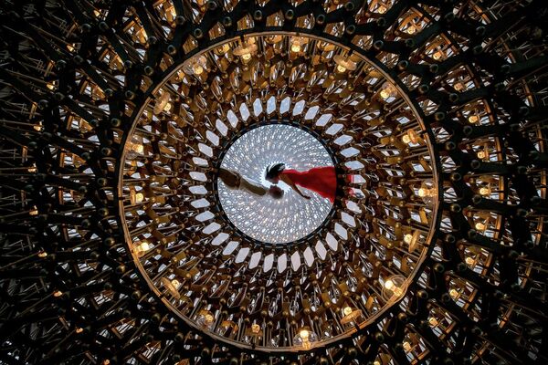 Снимок фотографа Ричарда Мергатройда, попавший в финал номинации "Помолвка". - Sputnik Грузия