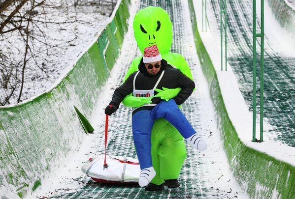 Участник ежегодного фестиваля креативных тюбингов в Москве - Sputnik Грузия