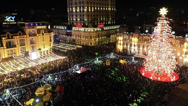 ბათუმში საახალწლო ნაძვის ხე საზეიმოდ აინთო - Sputnik საქართველო