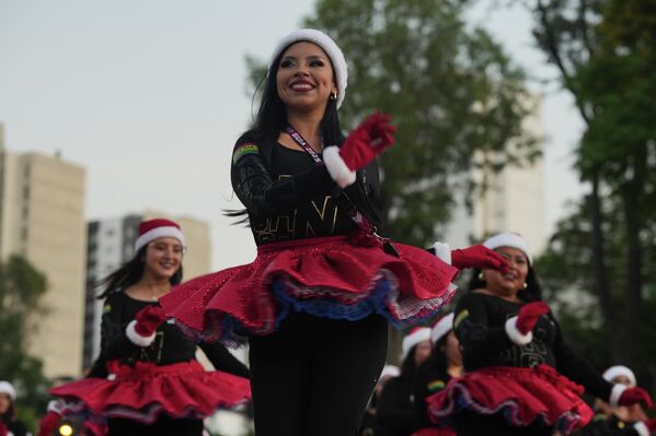 Рождественское танцевальное представление в муниципальном парке Лимы. - Sputnik Грузия