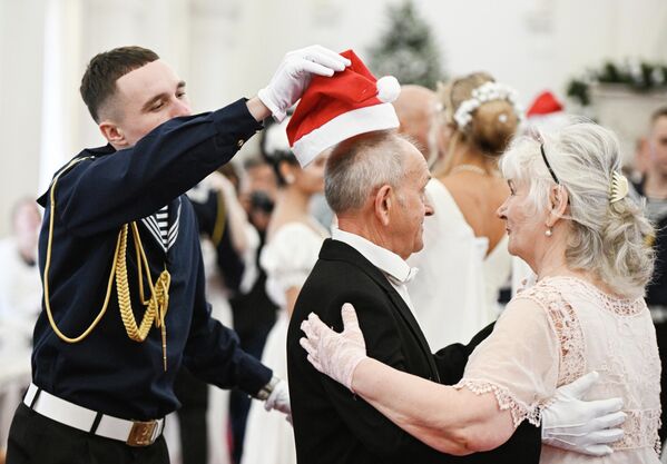 ლივადიის სასახლეში წმინდა ნიკოლოზის დღისადმი მიძღვნილი ნიკოლაევსკის მეჯლისის მონაწილეები. - Sputnik საქართველო