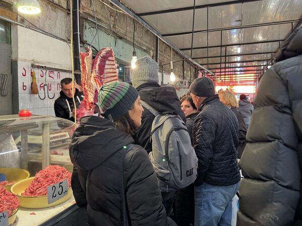 Некоторые люди в растерянности – столько всего необходимо купить.  - Sputnik Грузия