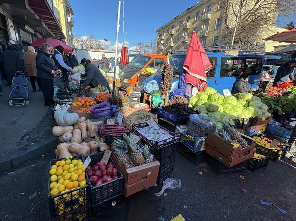 სავაჭრო დახლების რიგებს ბოლო არ უჩანს. - Sputnik საქართველო