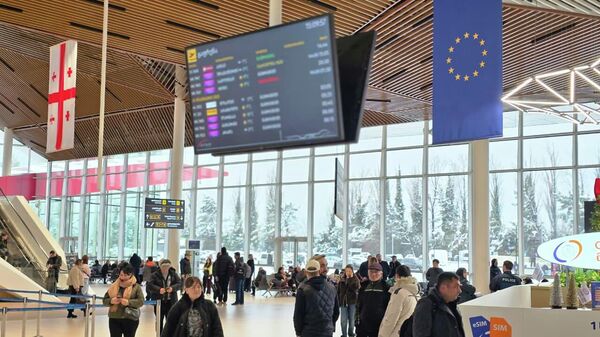 Кутаисский аэропорт в снегу - Sputnik Грузия