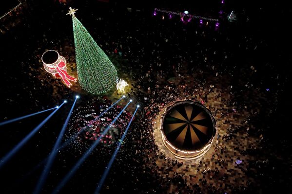 საშობაო ნაძვის ხის ანთების ცერემონია და კონცერტი ალბანეთის დედაქალაქ ტირანაში. - Sputnik საქართველო